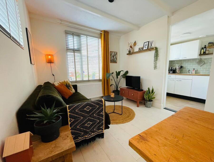 The Birdhouse, Tiny Home Close To The Beach ノールトウェイク エクステリア 写真