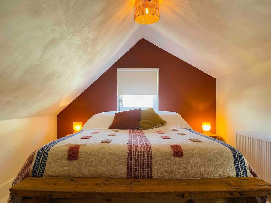 The Birdhouse, Tiny Home Close To The Beach ノールトウェイク エクステリア 写真